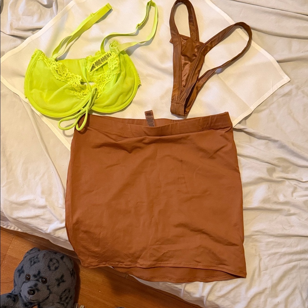 Recycled Swim skirt
SKIMS summer mesh bra set (32E) SKIMS haul bundle